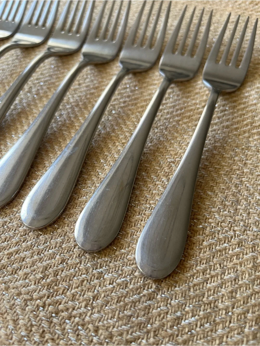 Satin Icarus (Stainless) Dinner Forks by ONEIDA (7)